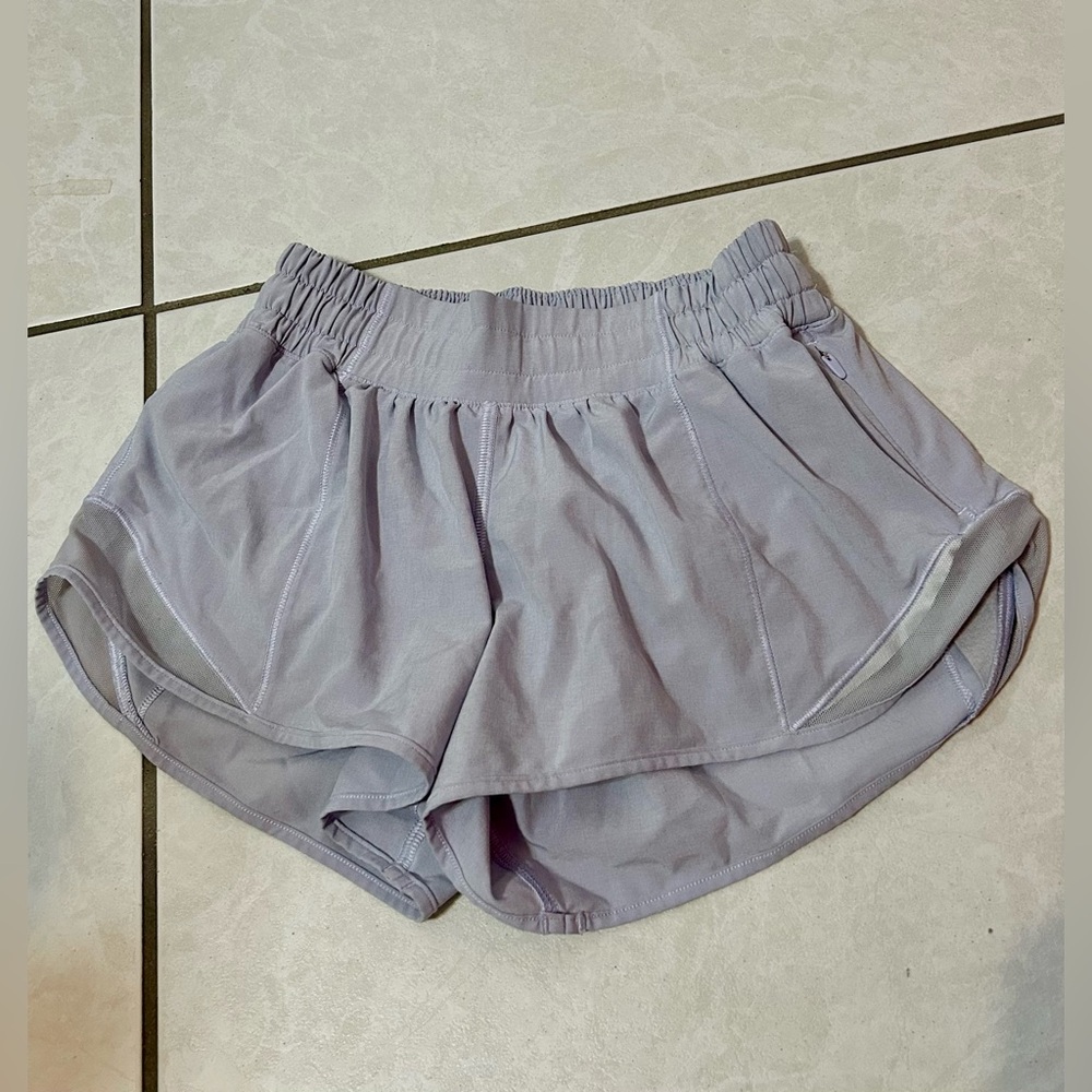 LULULEMON HOTTY HOT LOW RISE LINED SHORT 2.5” size 2 previously used